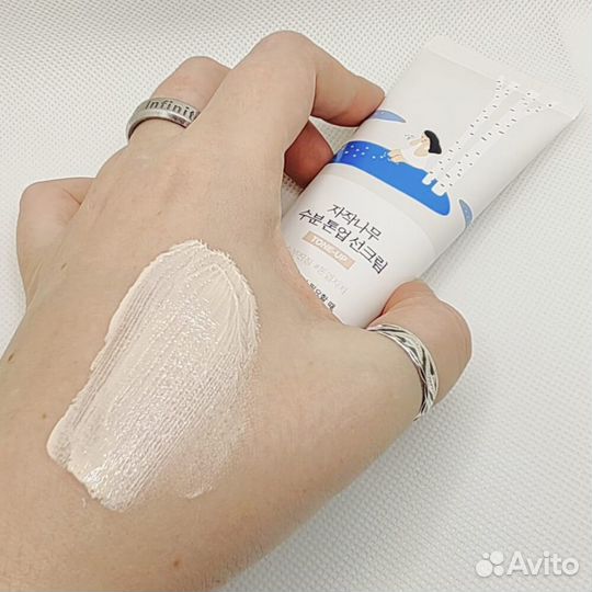 Тонирующий солнцезащитный крем Round Lab spf 50