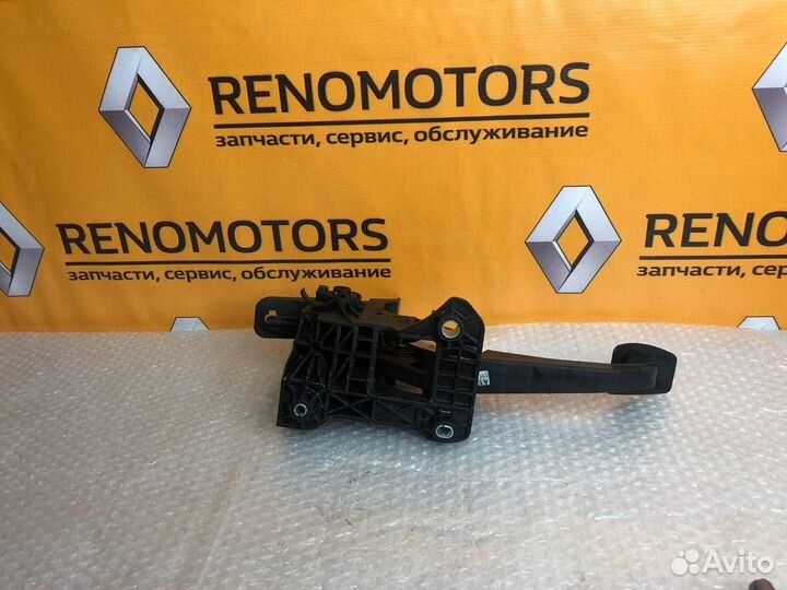 Педаль сцепления Renault Duster 465037621R