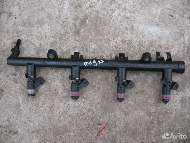 Топливная рампа с форсунками 1.6 Renault Megane 2