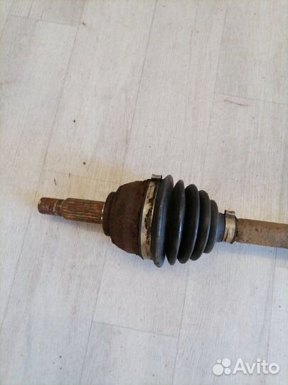 Привод передний правый Nissan Note E11 HR16DE 2007