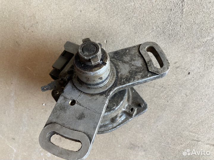 Трамблер Nissan Прерия 2.4