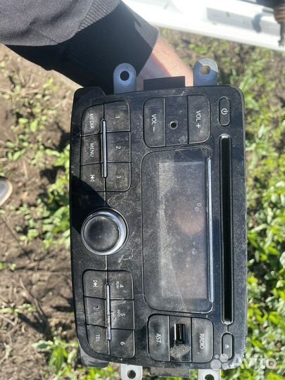 Штатная магнитола renault logan 2