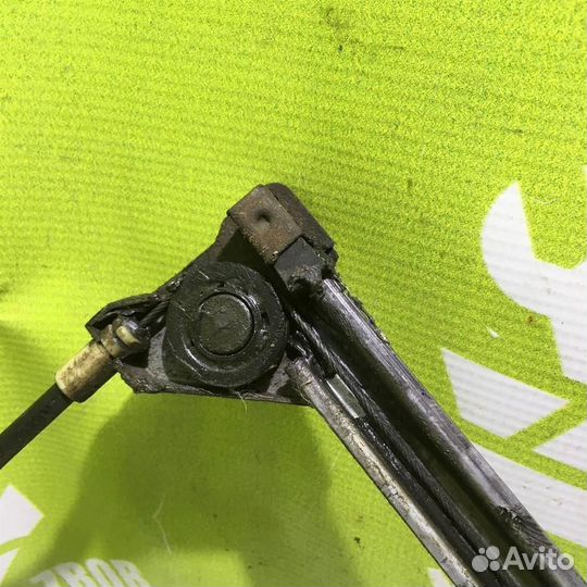 Стеклоподъемник механ. передний правый Ауди 80 9