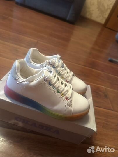 Япомогаю Кроссовки для девочки