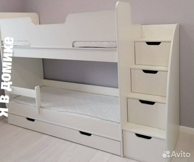 Кровать двухьярусная
