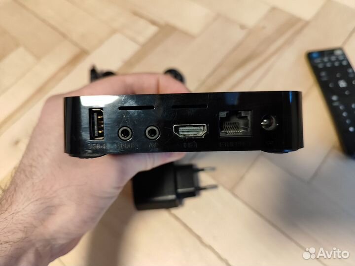 SMART tv приставка Iconbit movie quatra