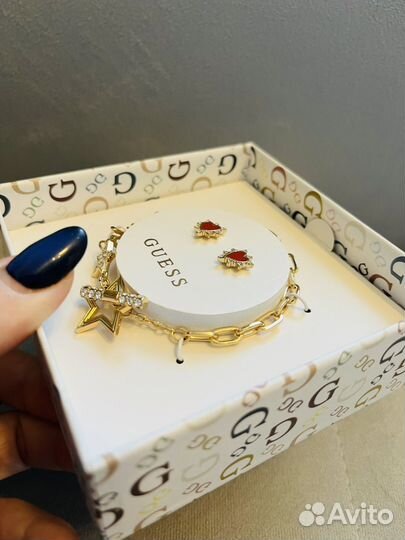 Комплект бижутерии Guess браслет и гвоздики