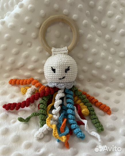 Подарок для новорожденных (вязаная игрушка)