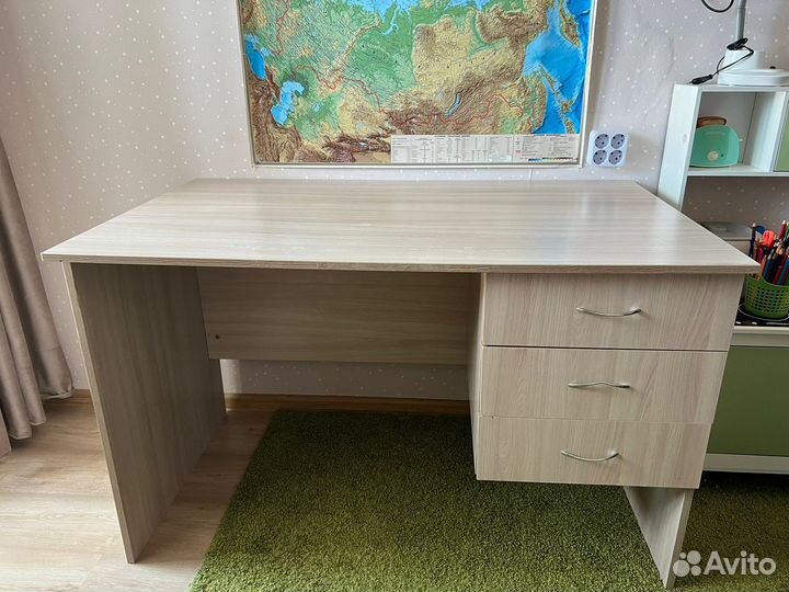 Письменный стол