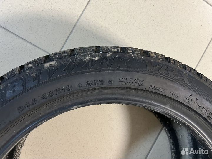 Bridgestone Blizzak VRX 245/45 R18 96S