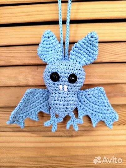 Летучая мышь брелок подвес на сумку из рафии