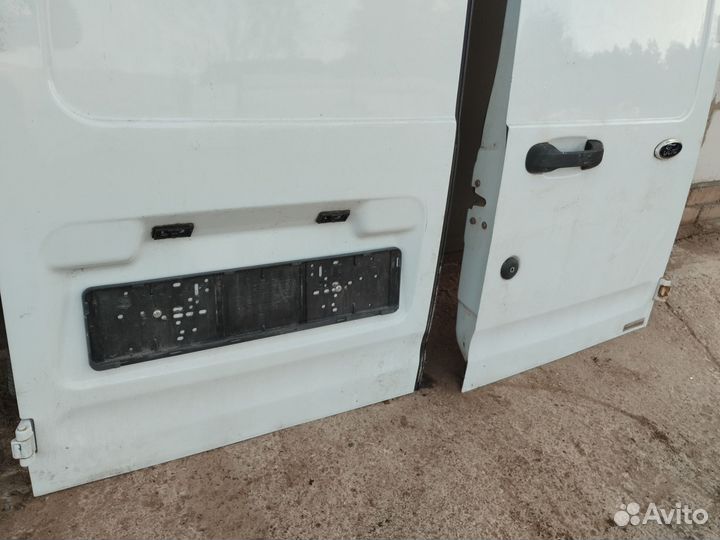 Задние двери Ford Transit Connect 1