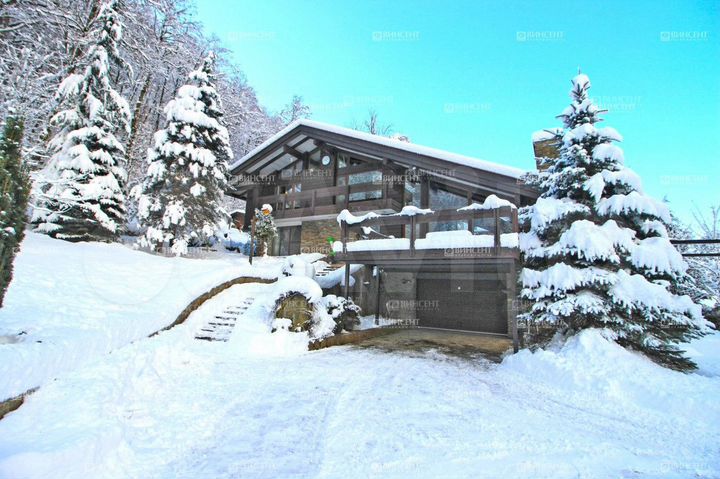 Дом 430 м² на участке 25 сот.