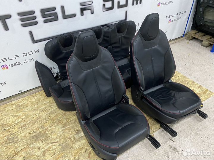 Салон Tesla Model S Performance сиденья перед зад