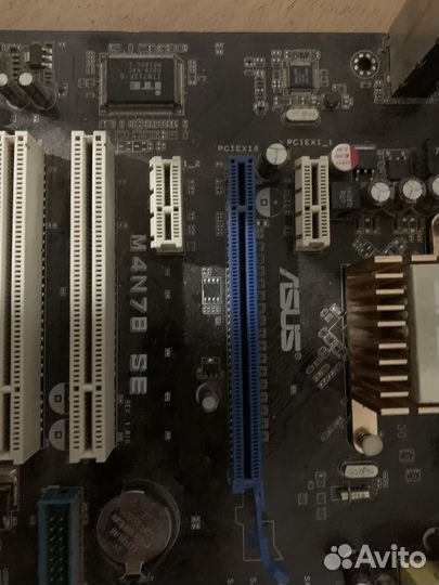 Материнская плата с оперативной памятью