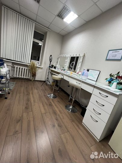 Сдаю место для бровиста