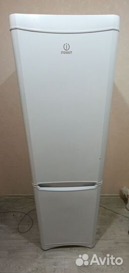 Холодильник Indesit бу