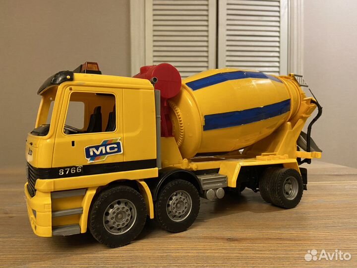 Развивающий автомобиль - бетономешалка