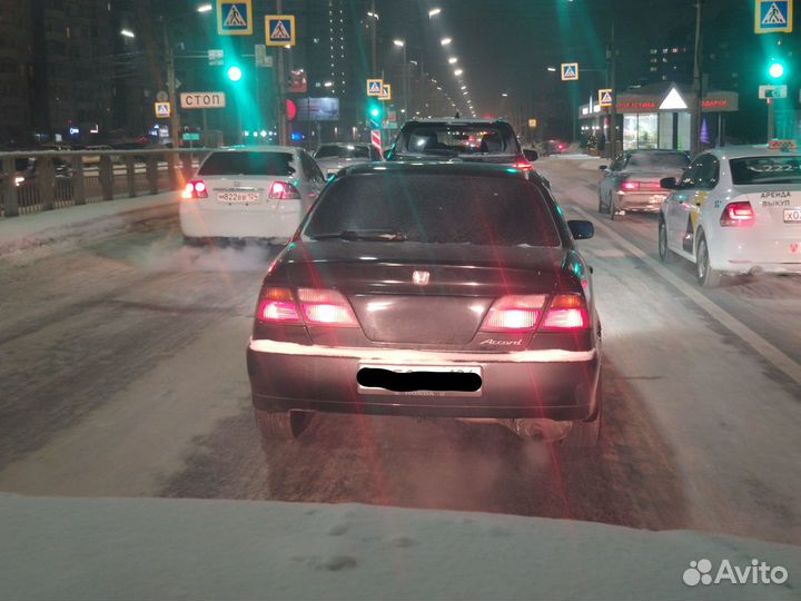 Накладка крышки багажника Honda Accord 98-02гг