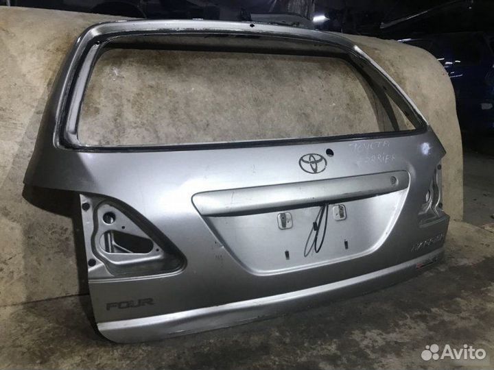 Крышка багажника Toyota Harrier