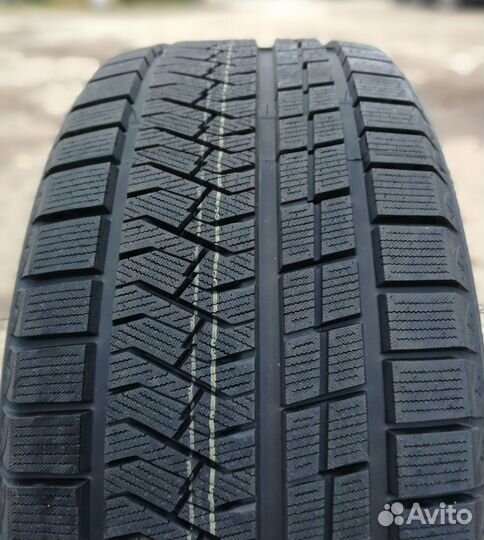 Triangle PL02 245/45 R18