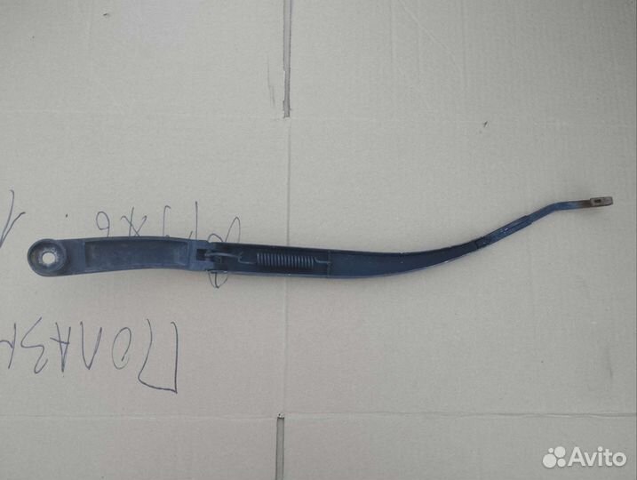 Поводок дворника правый Kia Soul 1