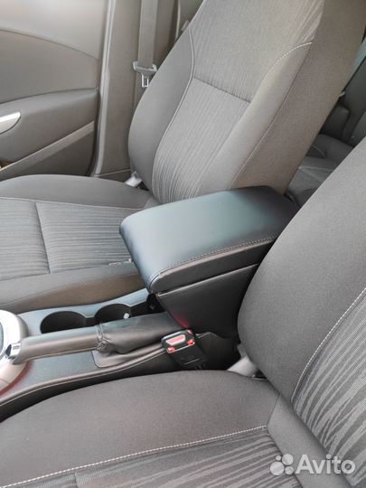 Подлокотник Opel Astra j