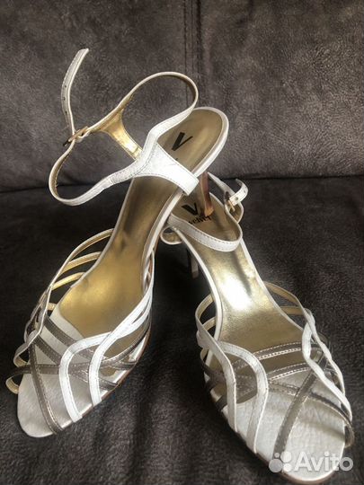 Босоножки кожаные новые женские 39