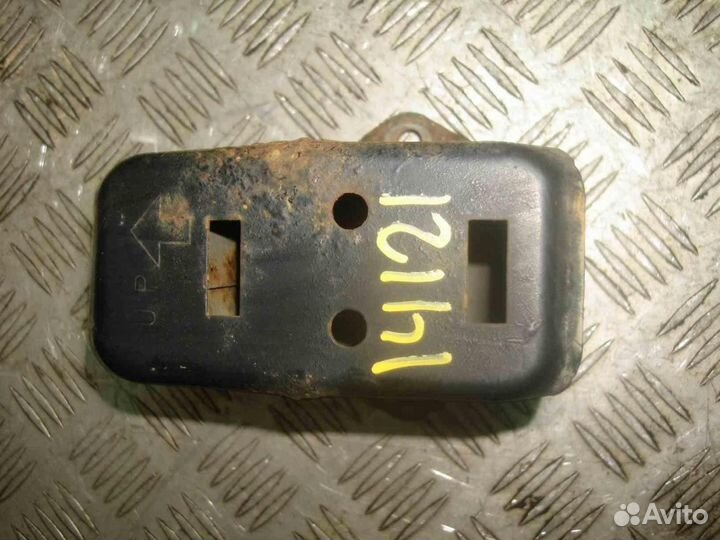 Кронштейн Nissan Elgrand E51 2002-2010