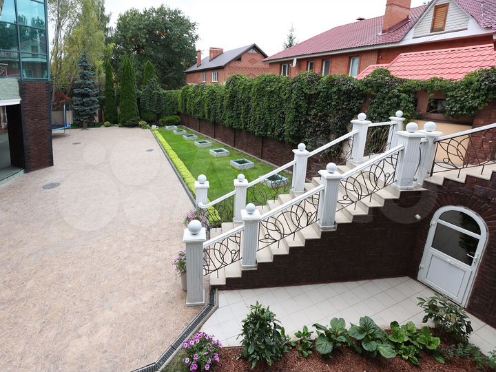 Коттедж 800 м² на участке 13 сот.