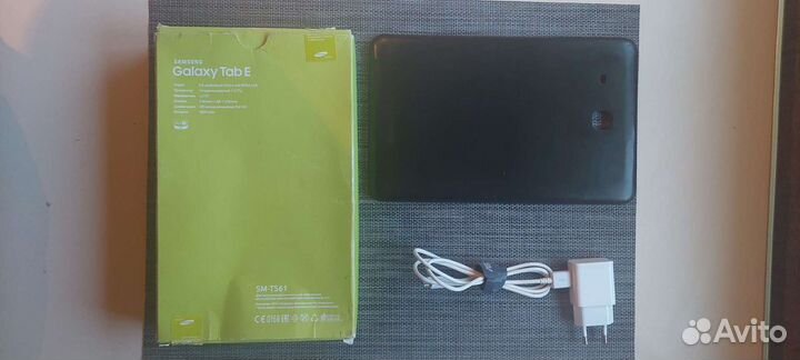 Планшет Samsung Galaxy Tab E SM-T561