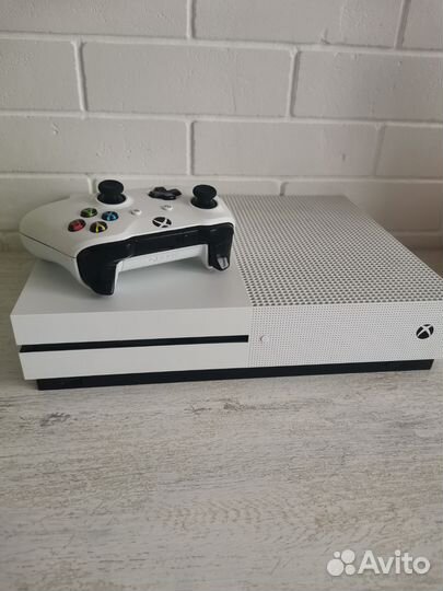 Xbox one S 1tb+игра