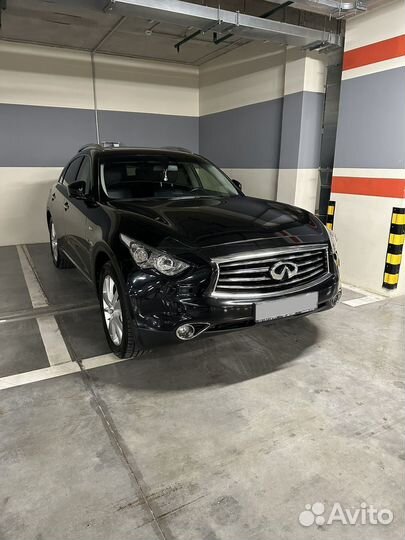 Infiniti QX70 3.7 AT, 2013, 75 000 км