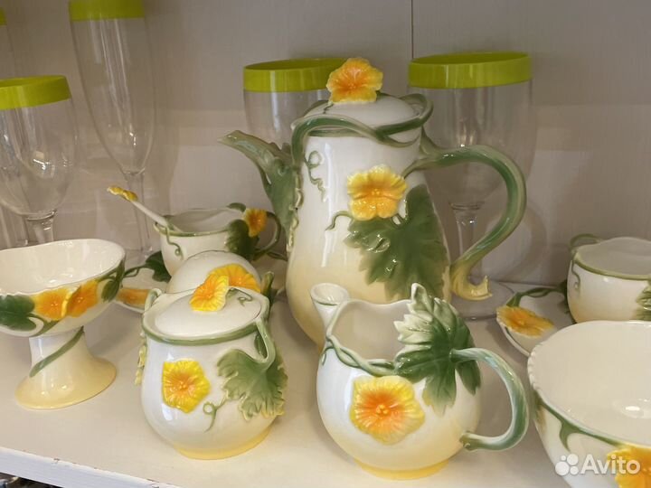 Фарфоровый чайный сервиз