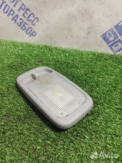 Плафон подсветки салона задний правый Toyota