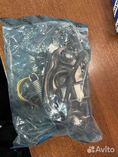 Замок капота