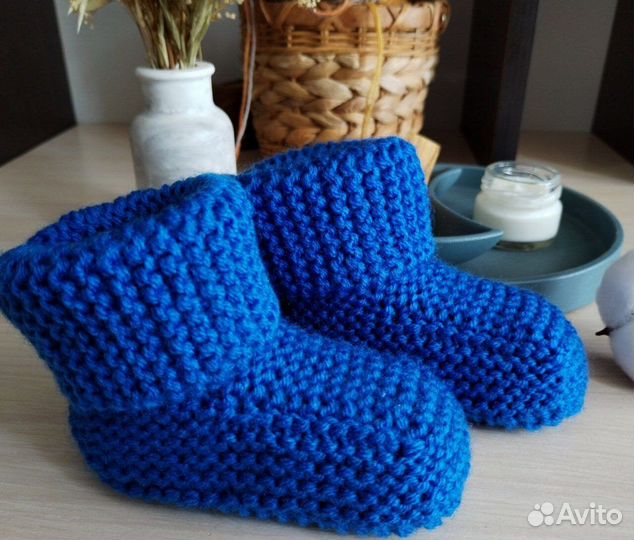 Детские пинетки и носки вязанные