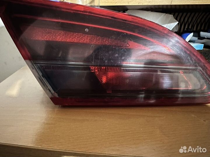 Опель Астра J GTC Внутренняя часть левого фонаря