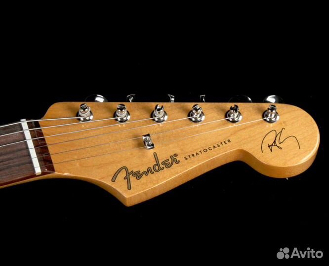 Электрогитара Fender Robert Cray + Аксессуары