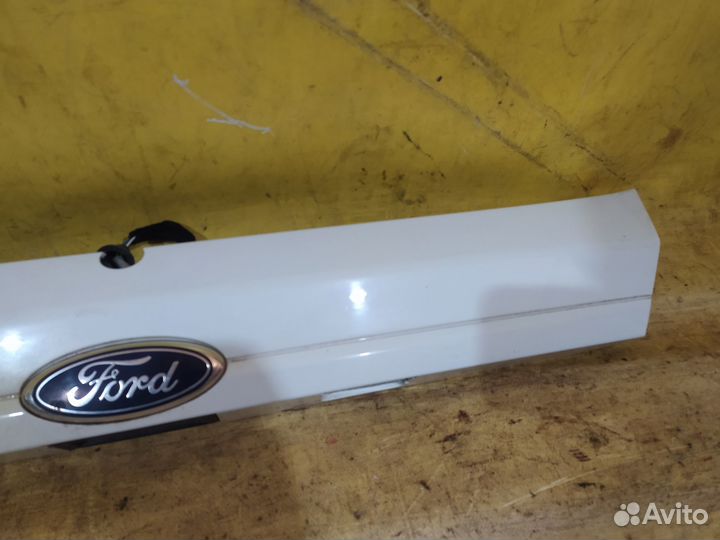 Накладка двери багажника Ford Fiesta 2008-2019