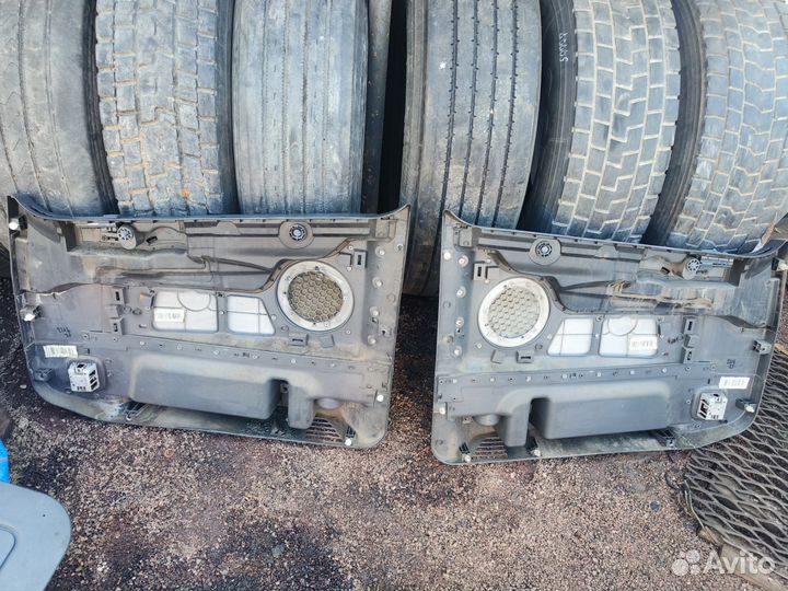 Обшивка двери Volvo FH12