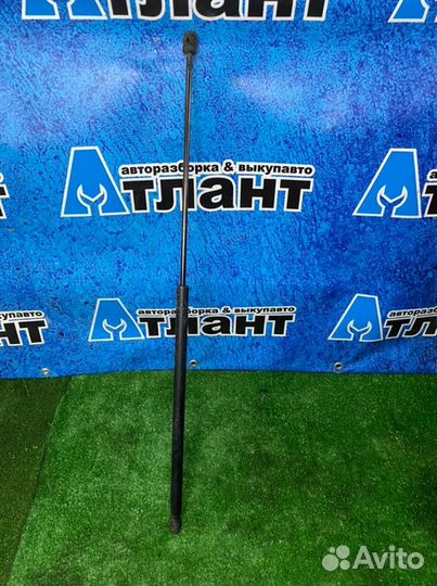 Амортизатор капота Audi A4 B6 AKE 2002