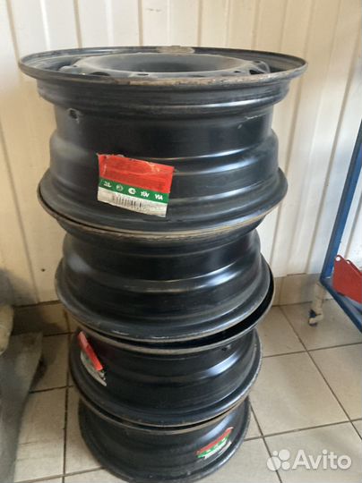 Комплект дисков с колпаками