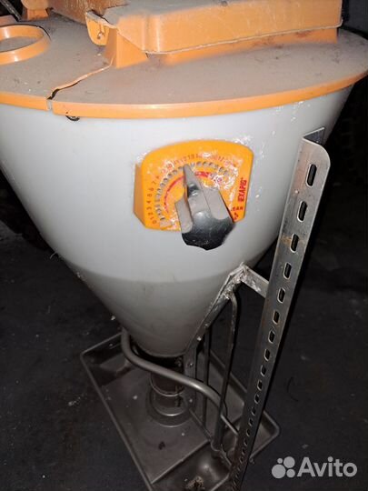 Автоматически кормушка