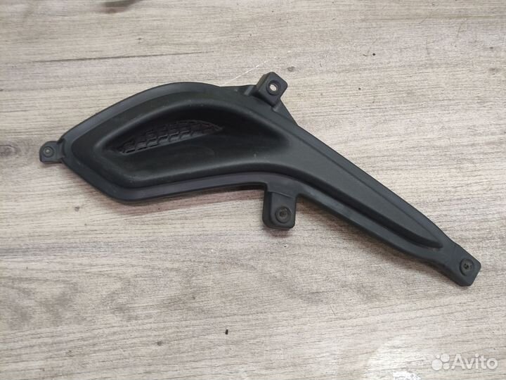 Заглушка бампера левая Hyundai Solaris 1