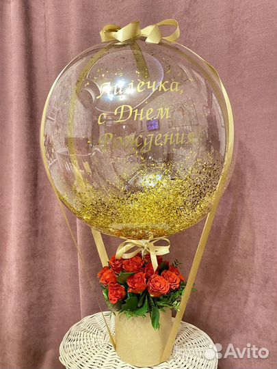 Розы в шляпной коробке с шаром баблс