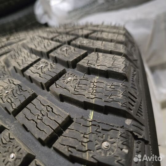 Michelin X-Ice North 4 SUV 275/45 R22