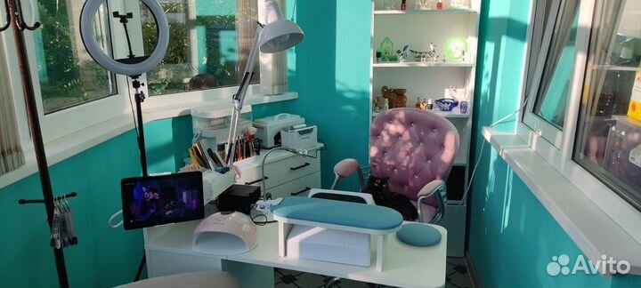 Расходники и оборудование для мастера маникюра