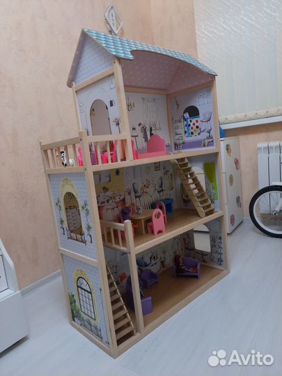 Большой кукольный домик