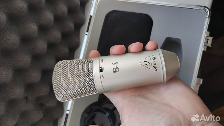 Студийный микрофон behringer B1